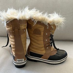 Sorel, size 2 (girls), black and tan